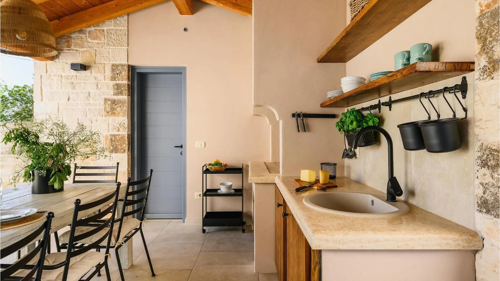 Ferienhaus Nice Home In Tinjan With Outdoor Swimming Pool