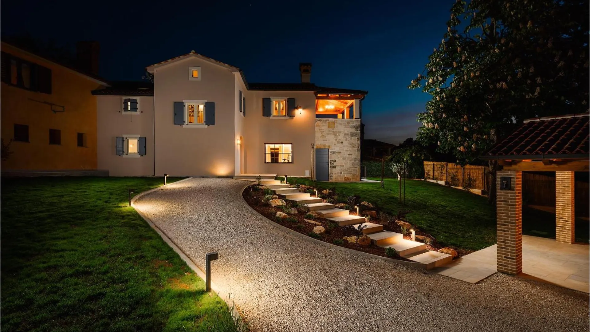 Nice Home In Tinjan With Outdoor Swimming Pool Ferienhaus