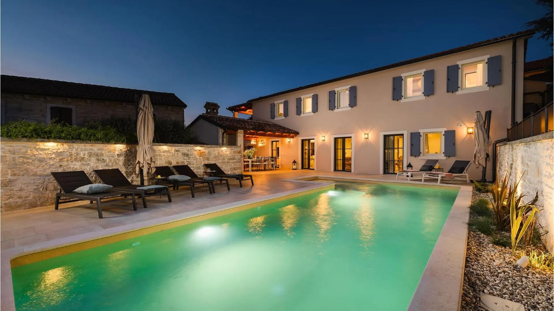 Nice Home In Tinjan With Outdoor Swimming Pool
