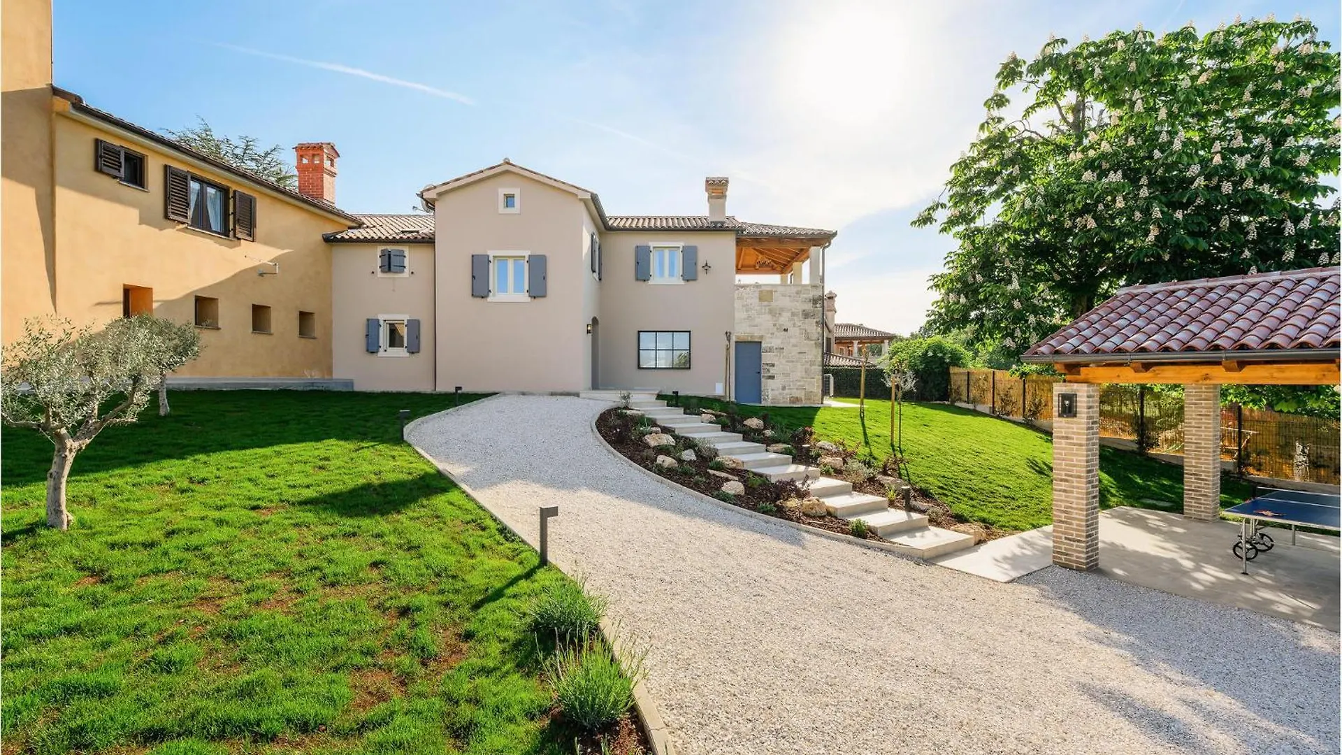 Nice Home In Tinjan With Outdoor Swimming Pool Ferienhaus