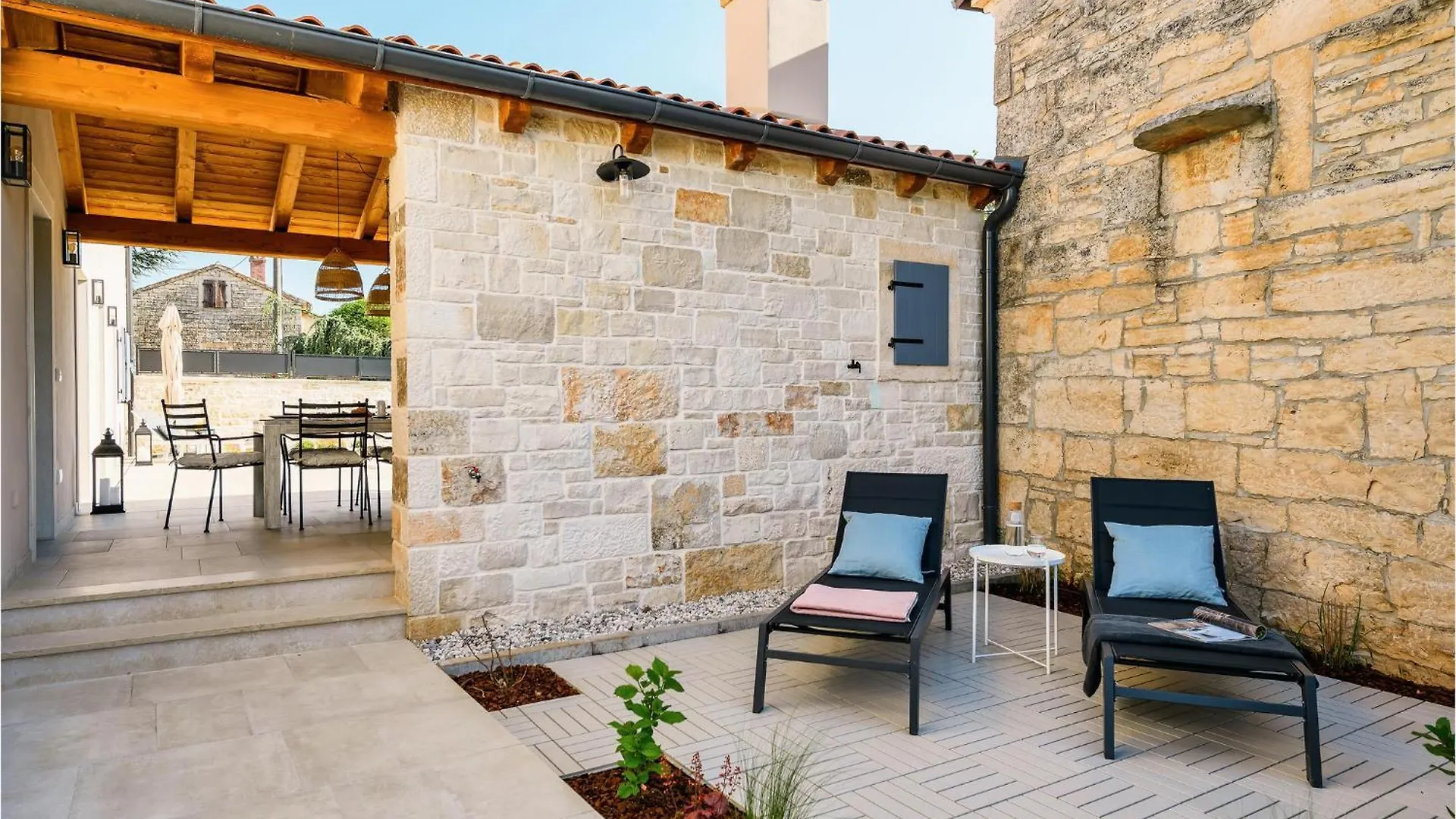 Nice Home In Tinjan With Outdoor Swimming Pool